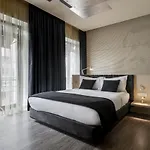 מלון 9hotel Mercy 4*