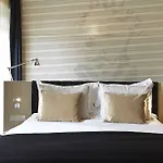 מלון 9hotel Mercy 4*