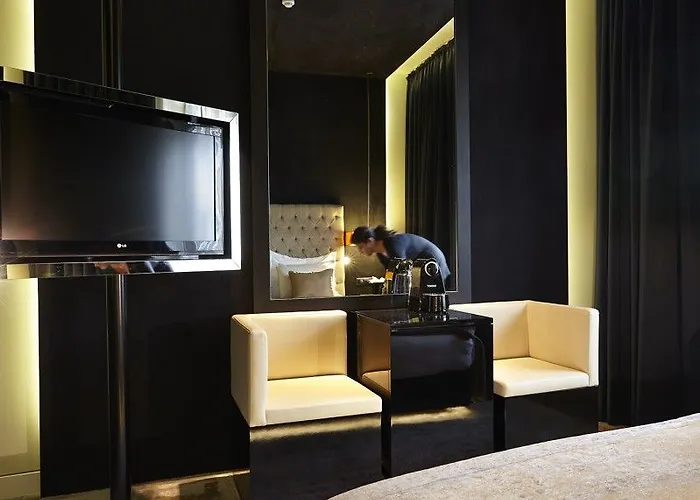 9hotel Mercy מלון 4*